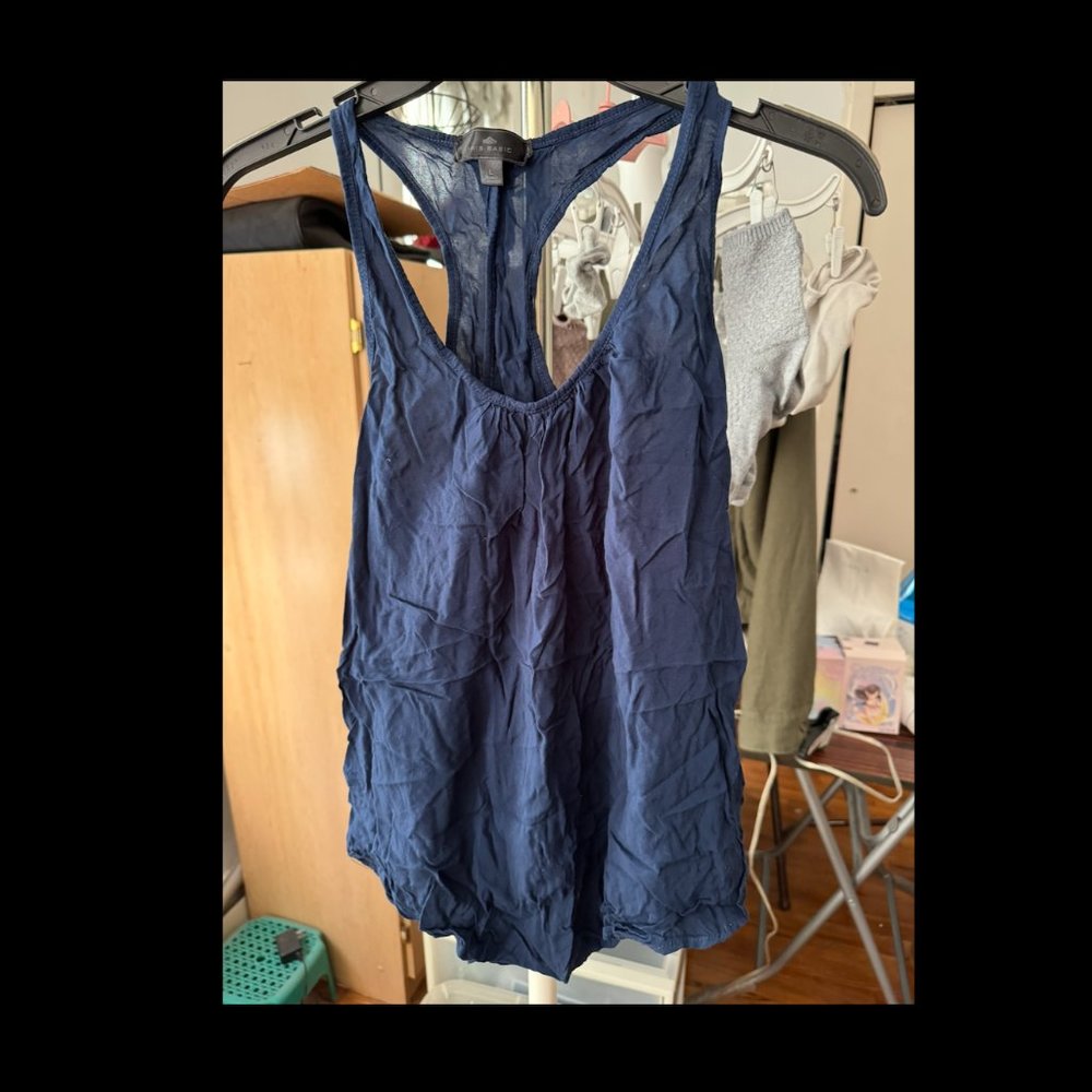 Iris Basic Sleeveless Shirt